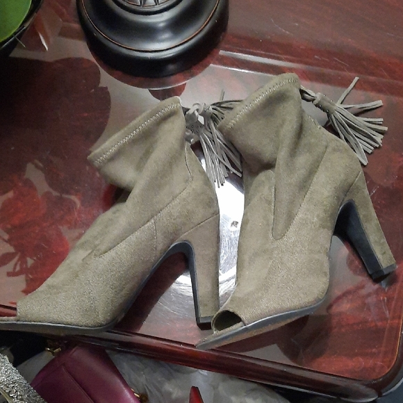 Vince Camuto Heeled Boots - Picture 2 of 8